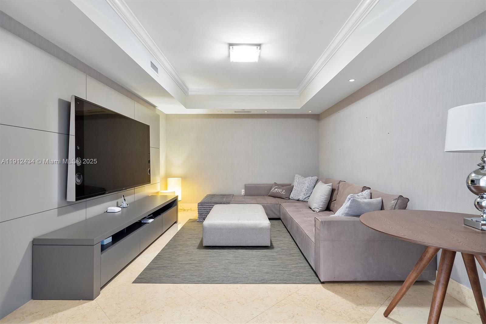 See details 1007 3 / 4 2840 sq. ft. $ 2025-11-11 0 Photo