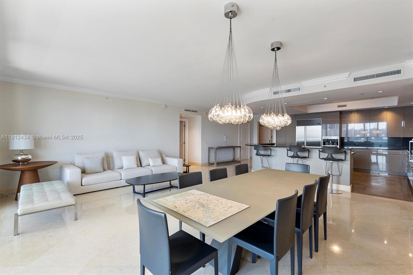 See details 1007 3 / 4 2840 sq. ft. $ 2025-11-11 0 Photo