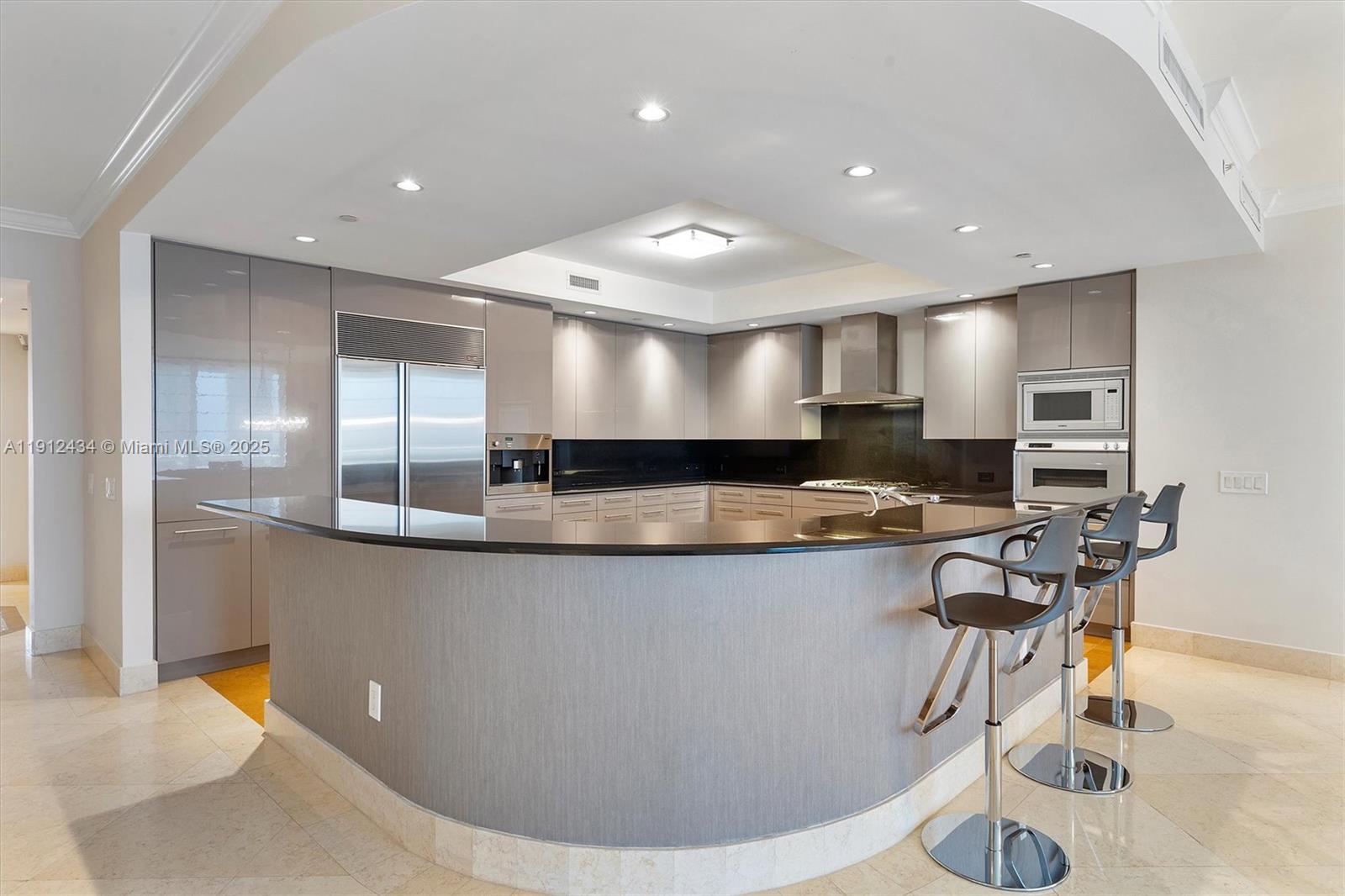 See details 1007 3 / 4 2840 sq. ft. $ 2025-11-11 0 Photo