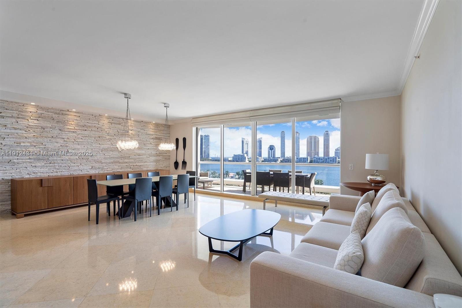 See details 1007 3 / 4 2840 sq. ft. $ 2025-11-11 0 Photo