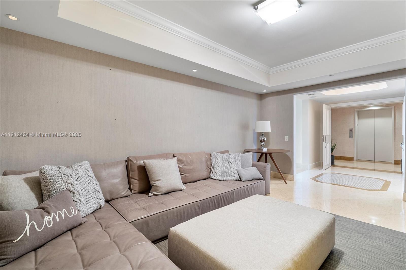 See details 1007 3 / 4 2840 sq. ft. $ 2025-11-11 0 Photo