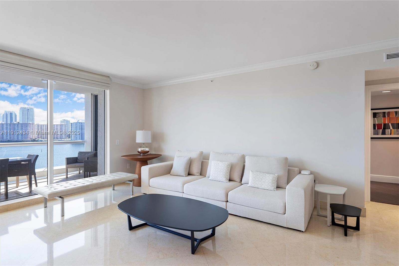 See details 1007 3 / 4 2840 sq. ft. $ 2025-11-11 0 Photo