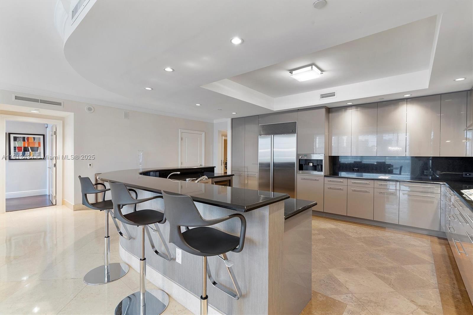 See details 1007 3 / 4 2840 sq. ft. $ 2025-11-11 0 Photo