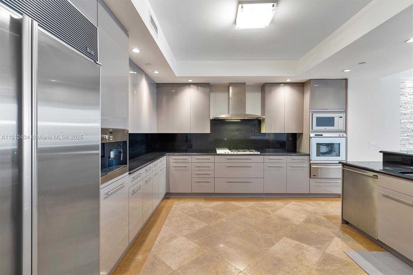 See details 1007 3 / 4 2840 sq. ft. $ 2025-11-11 0 Photo