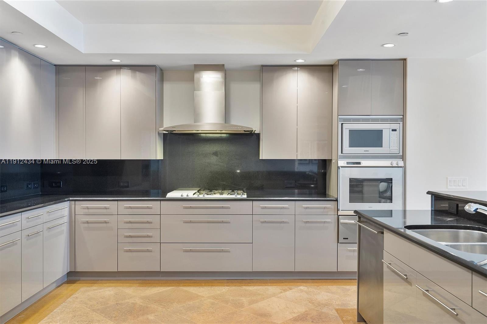 See details 1007 3 / 4 2840 sq. ft. $ 2025-11-11 0 Photo