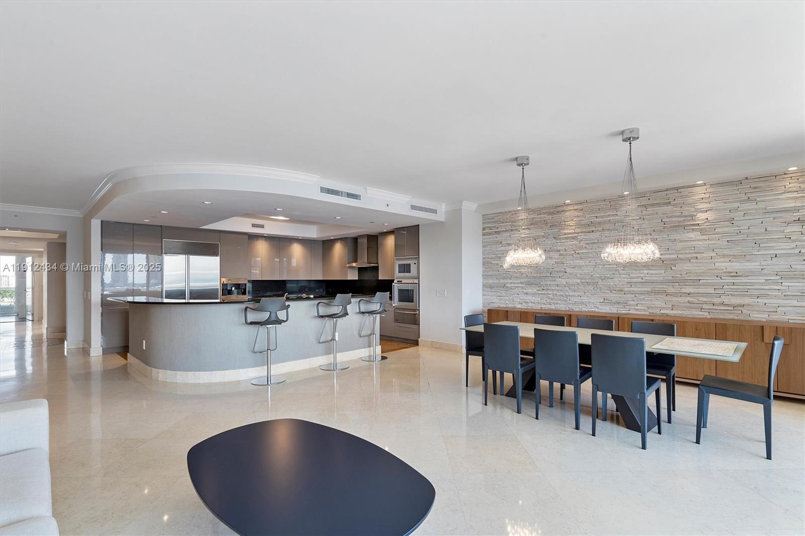 See details 1007 3 / 4 2840 sq. ft. $ 2025-11-11 0 Photo