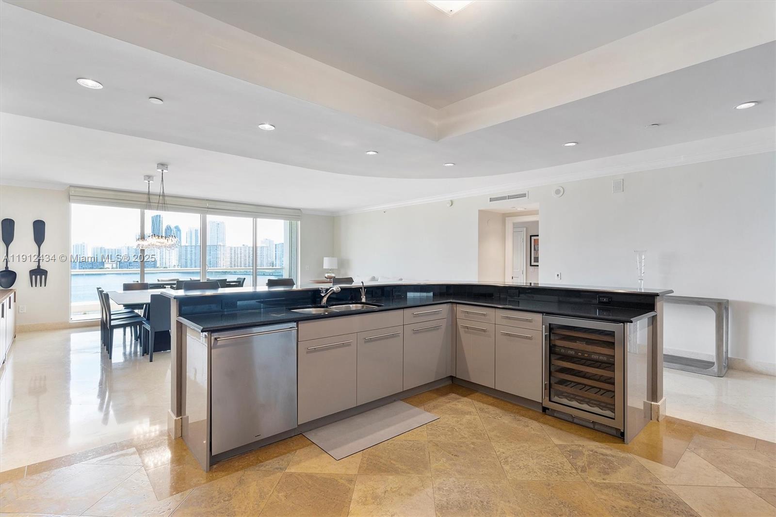 See details 1007 3 / 4 2840 sq. ft. $ 2025-11-11 0 Photo