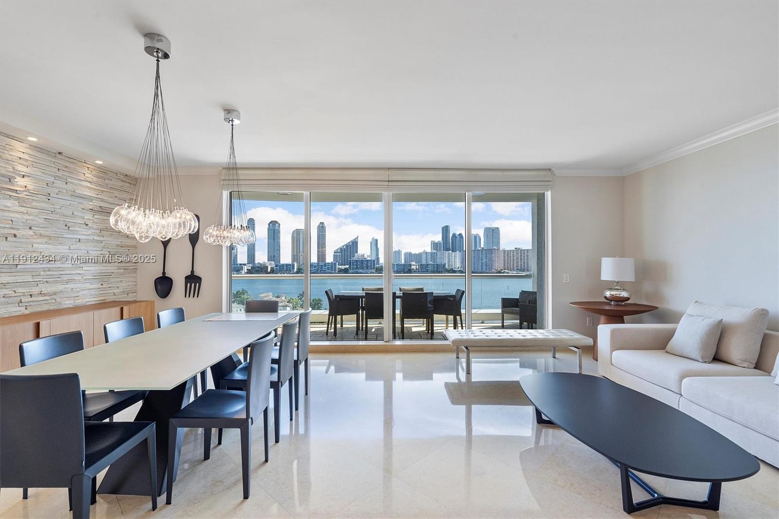 See details 1007 3 / 4 2840 sq. ft. $ 2025-11-11 0 Photo