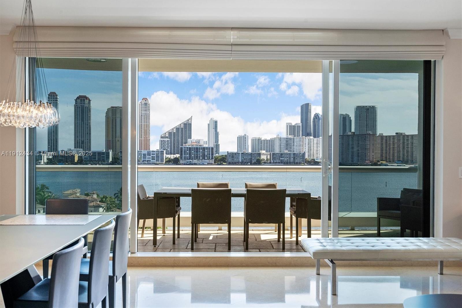 See details 1007 3 / 4 2840 sq. ft. $ 2025-11-11 0 Photo