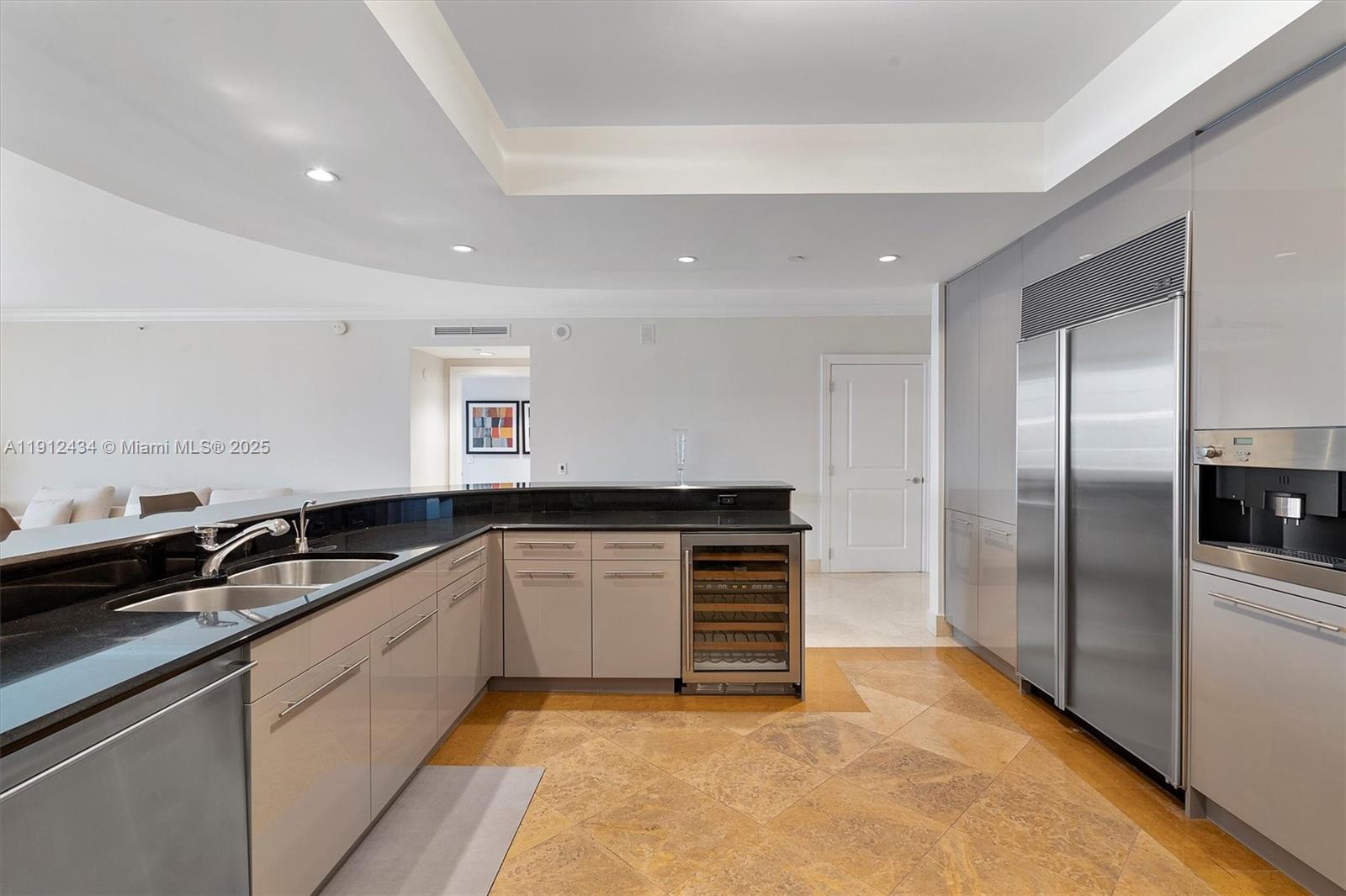 See details 1007 3 / 4 2840 sq. ft. $ 2025-11-11 0 Photo