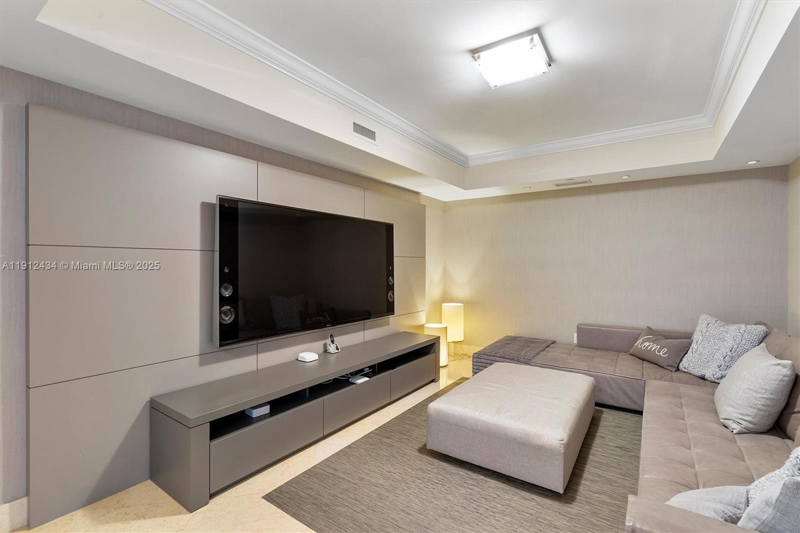 See details 1007 3 / 4 2840 sq. ft. $ 2025-11-11 0 Photo