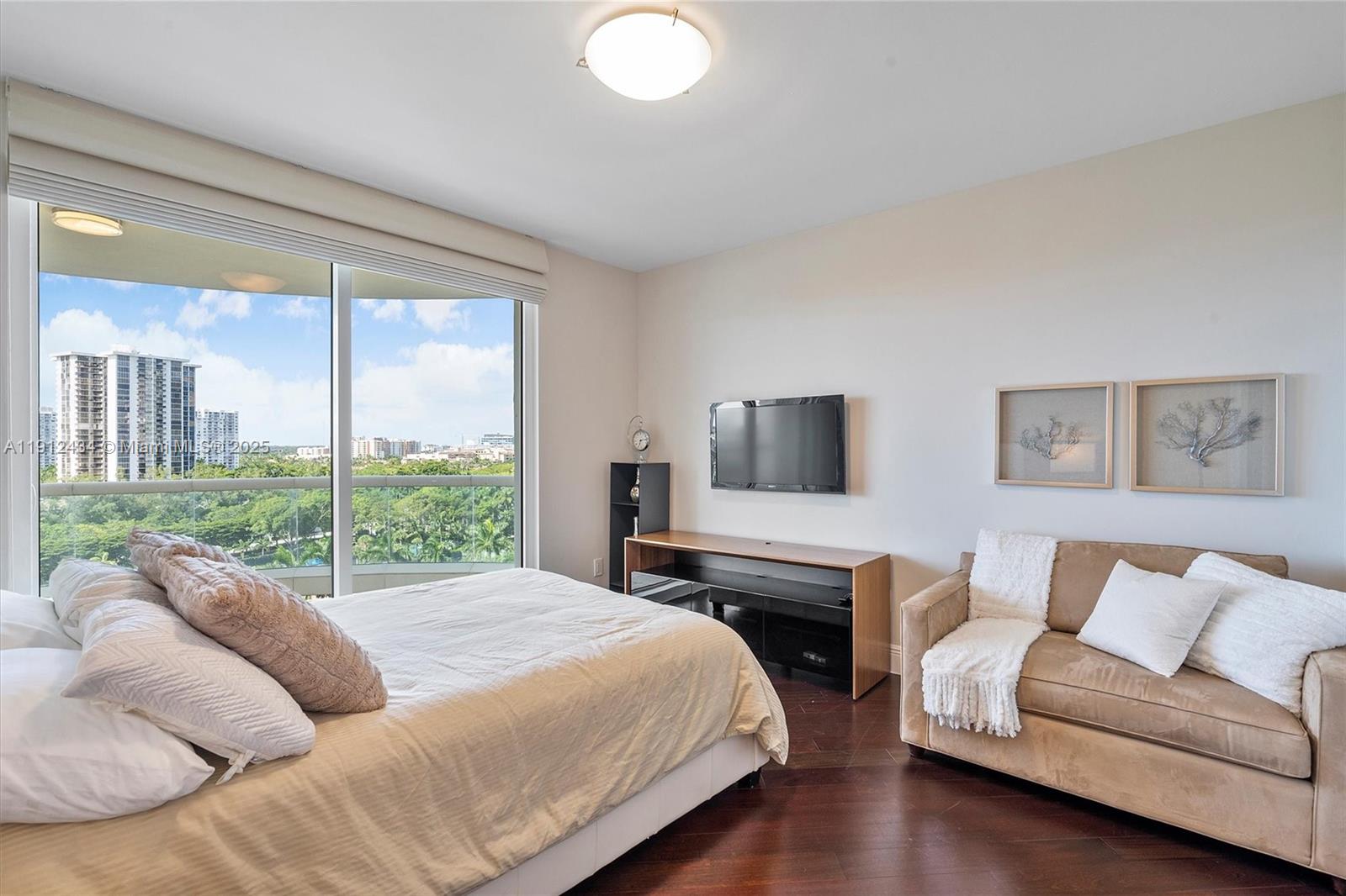 See details 1007 3 / 4 2840 sq. ft. $ 2025-11-11 0 Photo