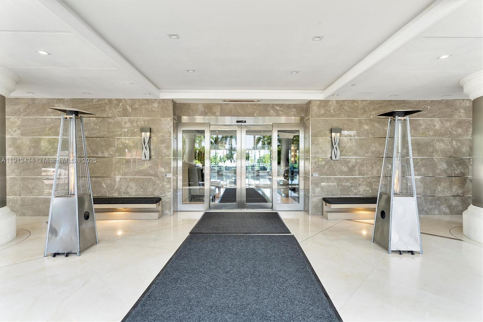 See details 1007 3 / 4 2840 sq. ft. $ 2025-11-11 0 Photo