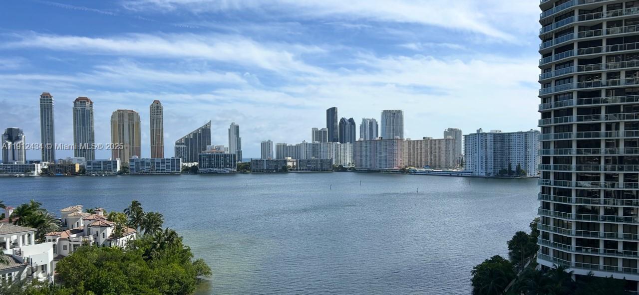 See details 1007 3 / 4 2840 sq. ft. $ 2025-11-11 0 Photo