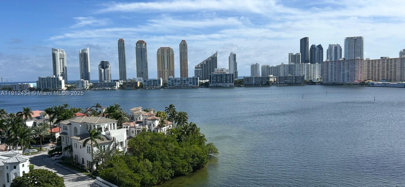 See details 1007 3 / 4 2840 sq. ft. $ 2025-11-11 0 Photo