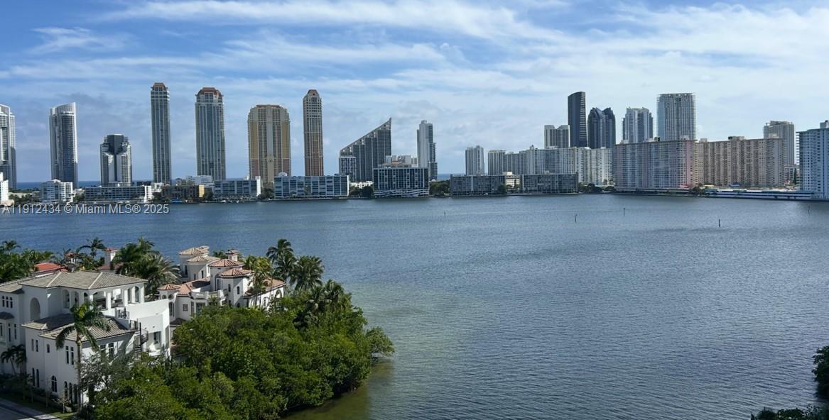 See details 1007 3 / 4 2840 sq. ft. $ 2025-11-11 0 Photo