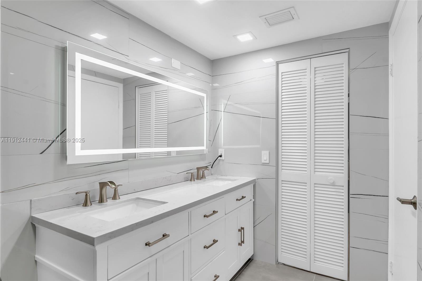 Photo of 355 Poinciana Dr  #1130, Sunny Isles Beach, Florida, 33160 - 