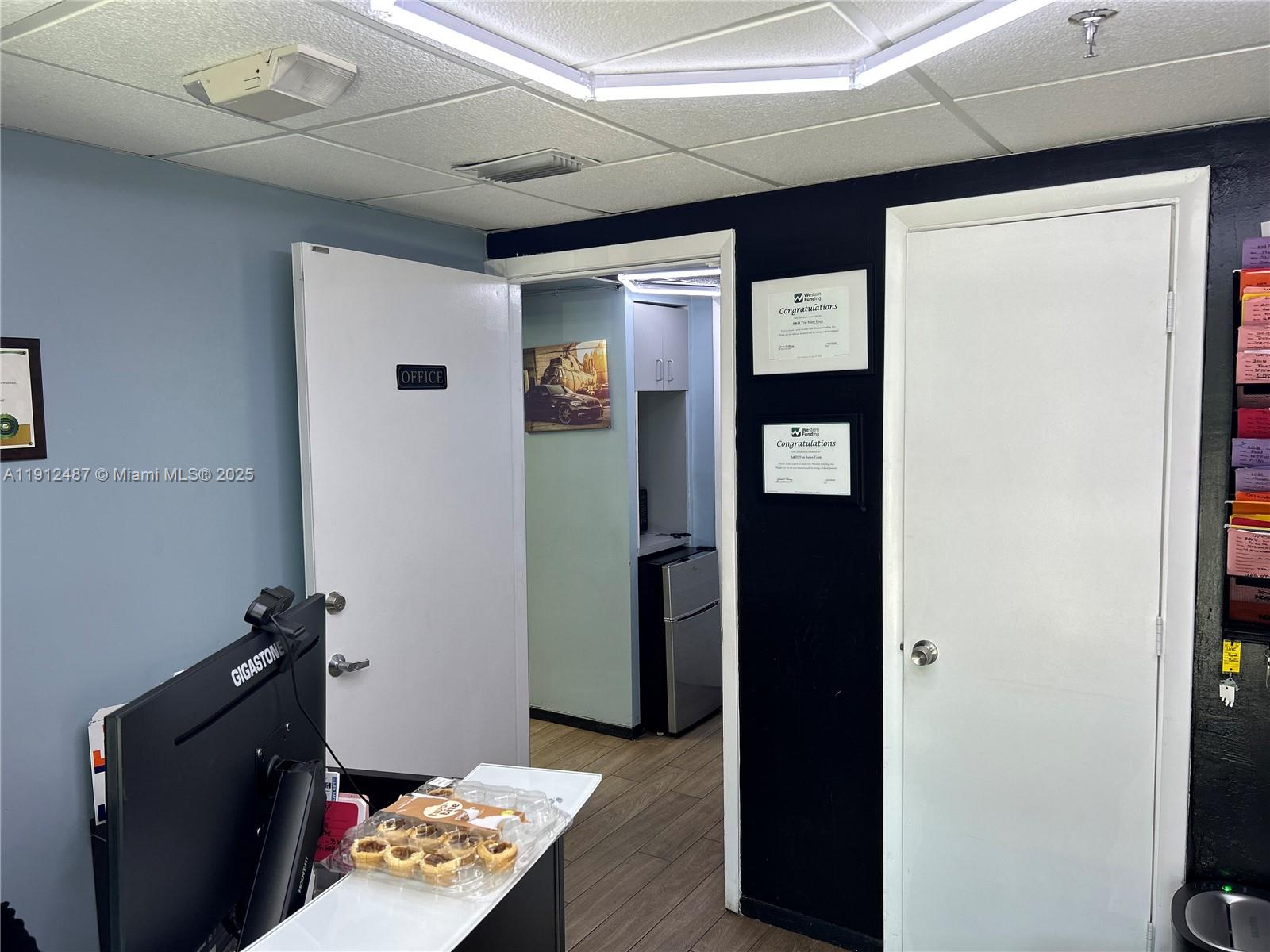 See details / sq. ft. $ 2025-11-11 0 Photo