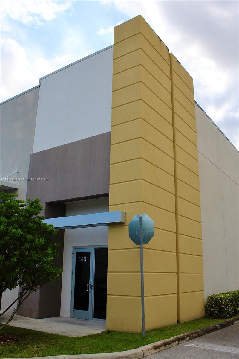 See details 140 / sq. ft. $ 2025-11-13 0 Photo