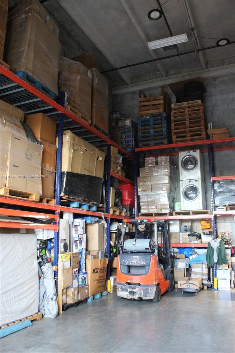 See details 140 / sq. ft. $ 2025-11-13 0 Photo