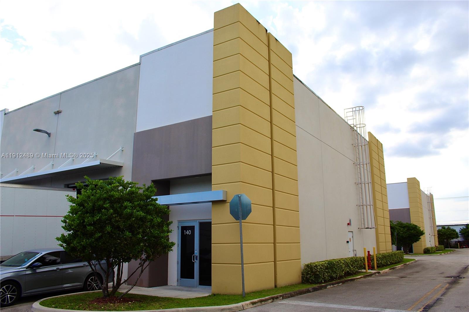 See details 140 / sq. ft. $ 2025-11-13 0 Photo