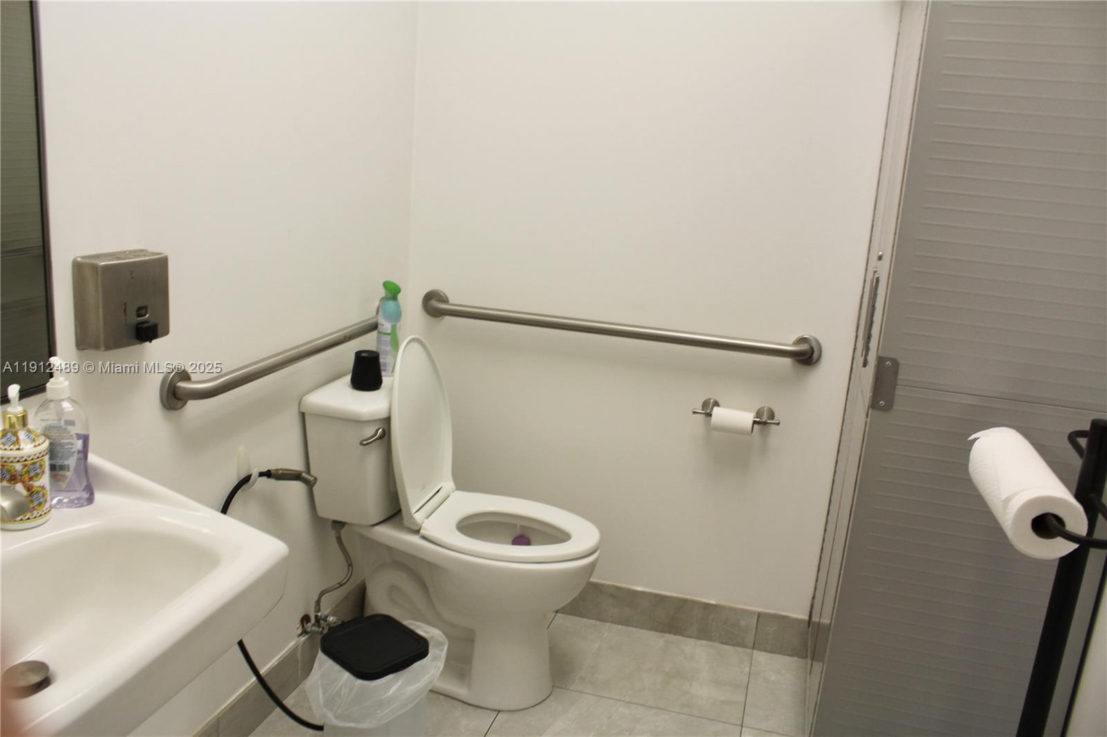 See details 140 / sq. ft. $ 2025-11-13 0 Photo