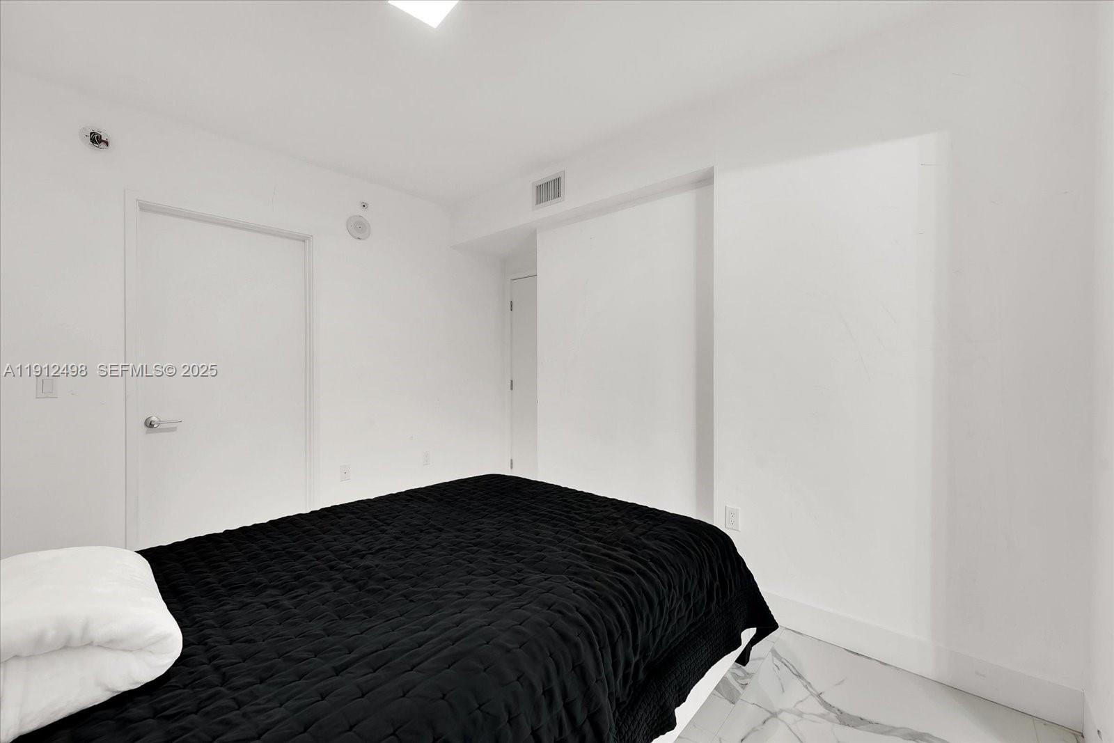 See details 4-1203 2 / 3 1524 sq. ft. $ 2025-12-02 0 Photo