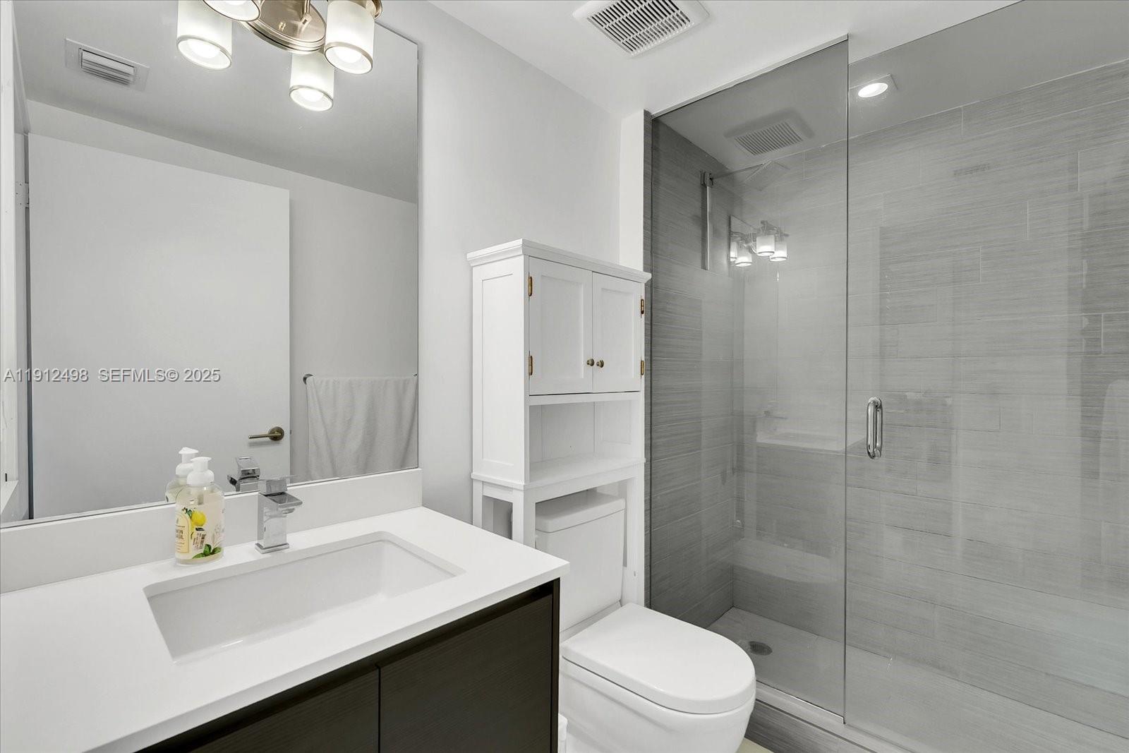 See details 4-1203 2 / 3 1524 sq. ft. $ 2025-12-02 0 Photo