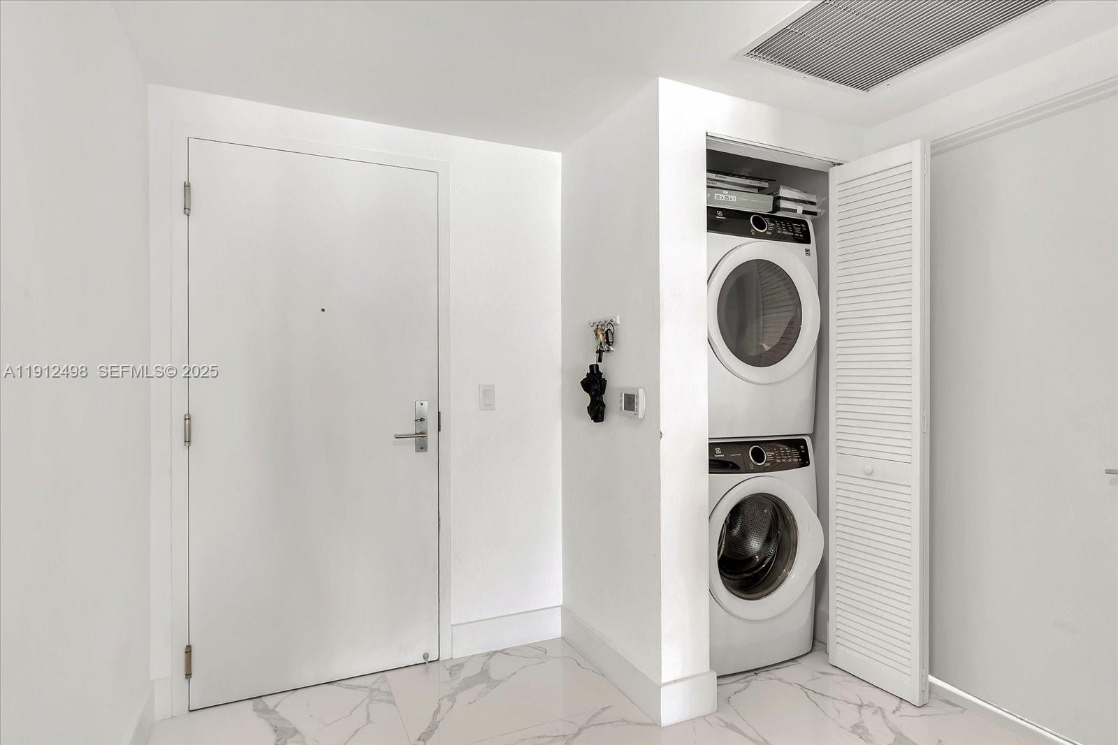 See details 4-1203 2 / 3 1524 sq. ft. $ 2025-12-02 0 Photo