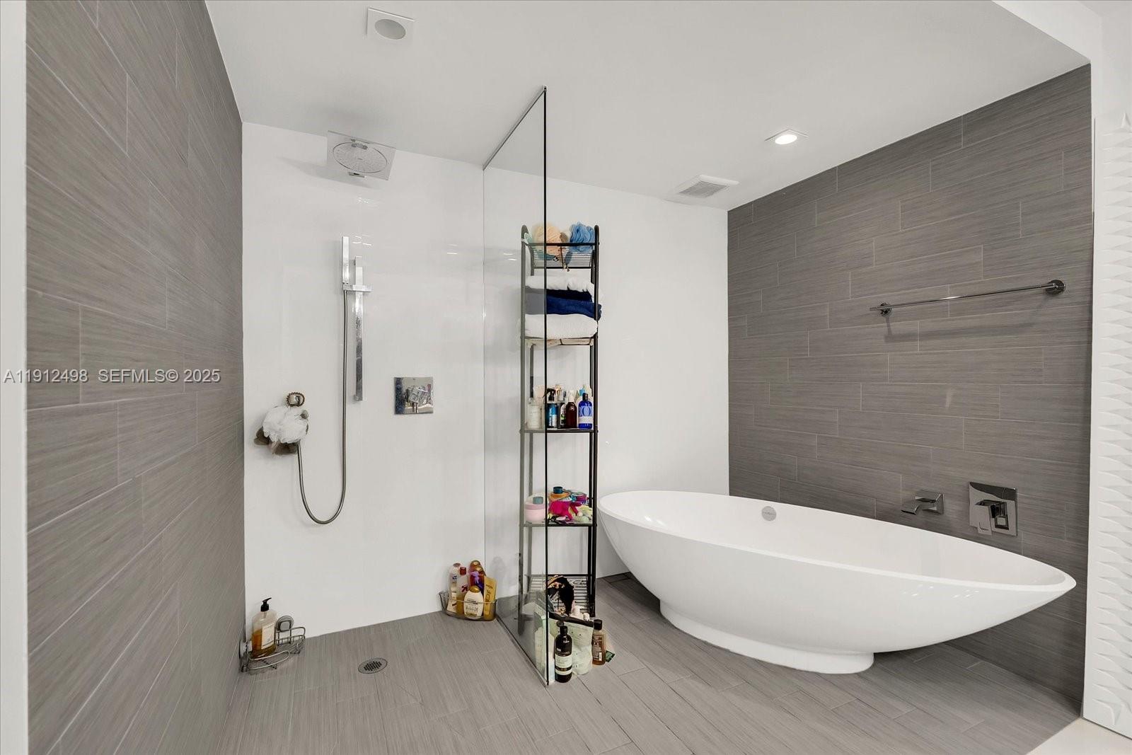 See details 4-1203 2 / 3 1524 sq. ft. $ 2025-12-02 0 Photo