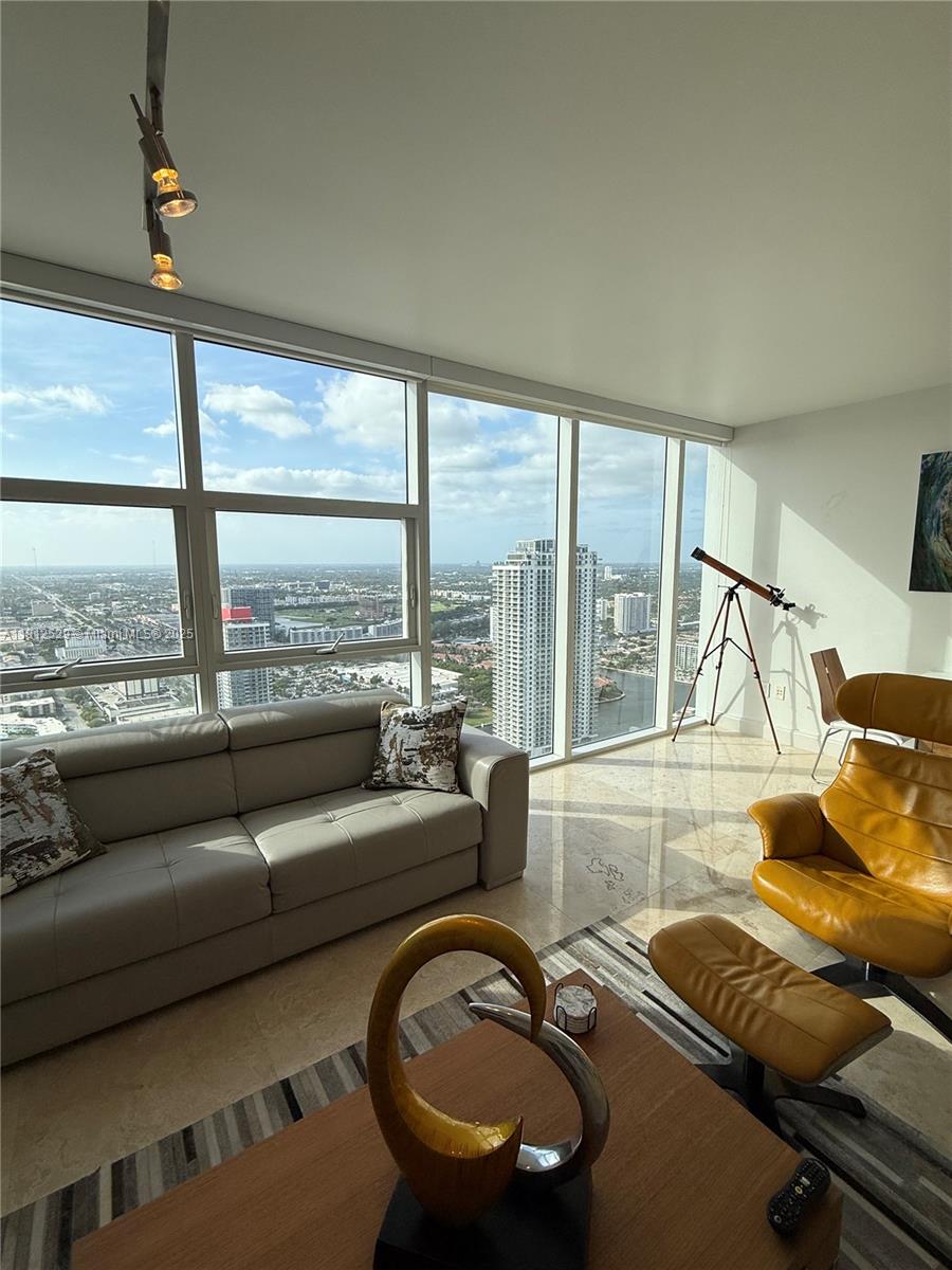 4807 1 / 1 871 кв.футов $ 2025-11-11 0 Фото