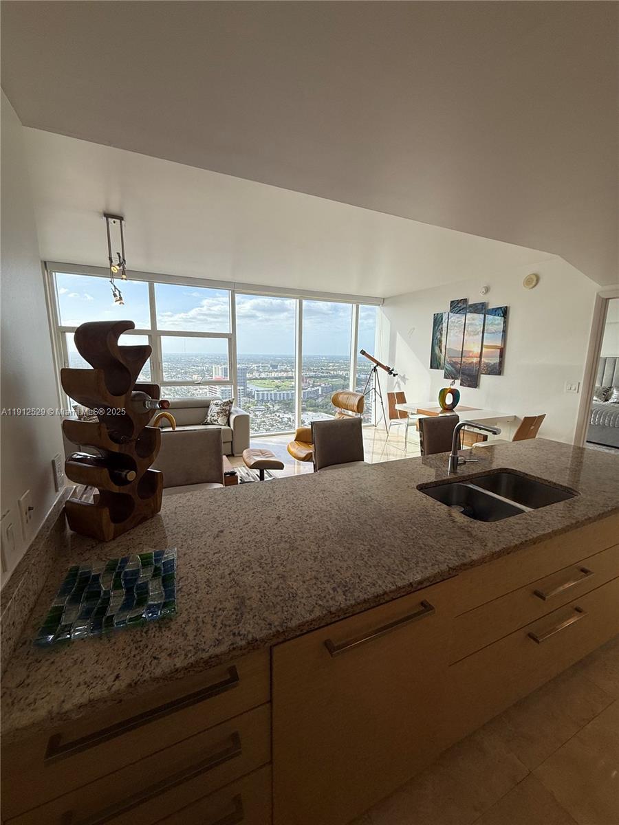 4807 1 / 1 871 кв.футов $ 2025-11-11 0 Фото