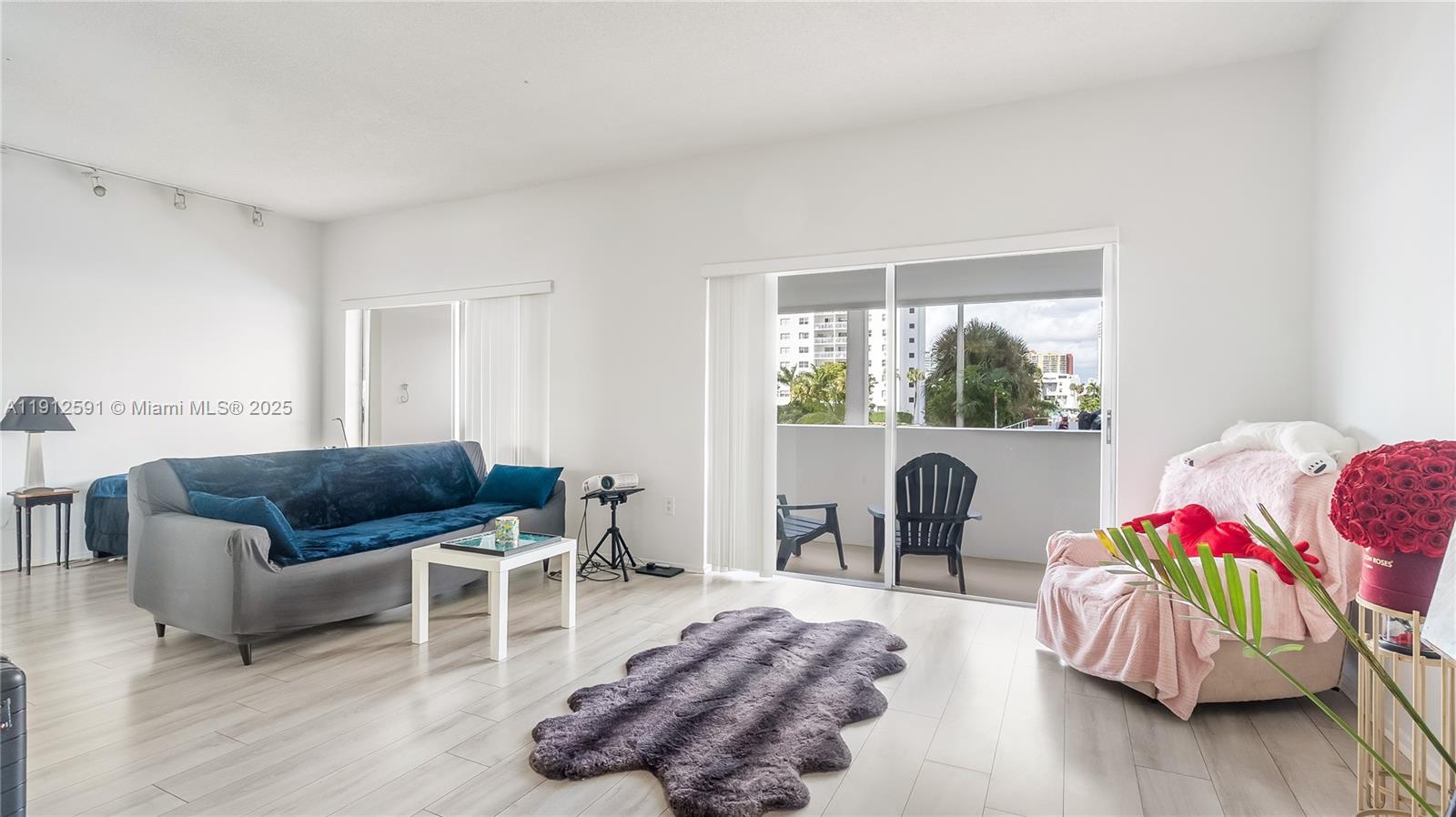 See details 117 0 / 0 598 sq. ft. $ 2025-11-12 0 Photo