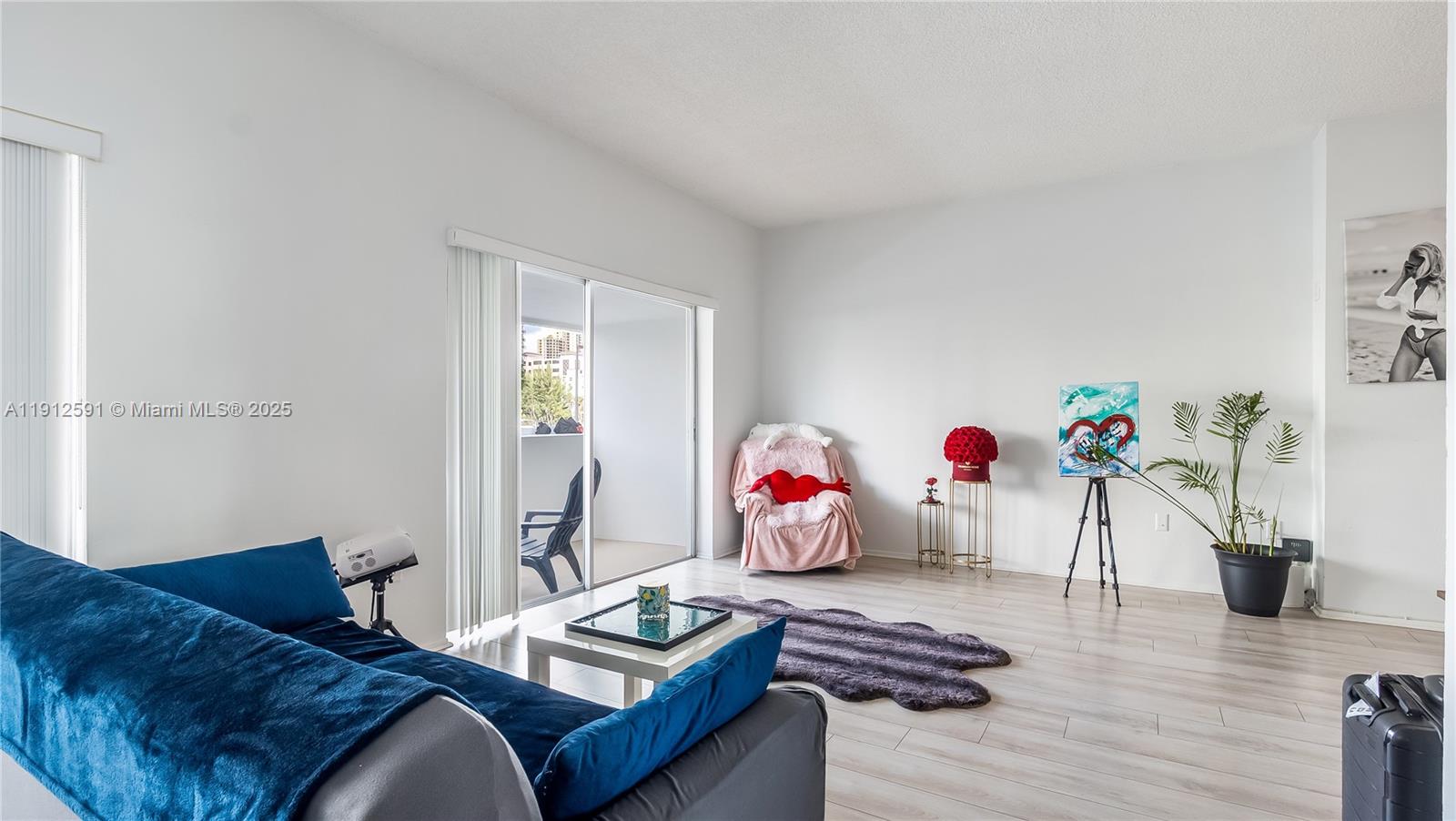 See details 117 0 / 0 598 sq. ft. $ 2025-11-12 0 Photo