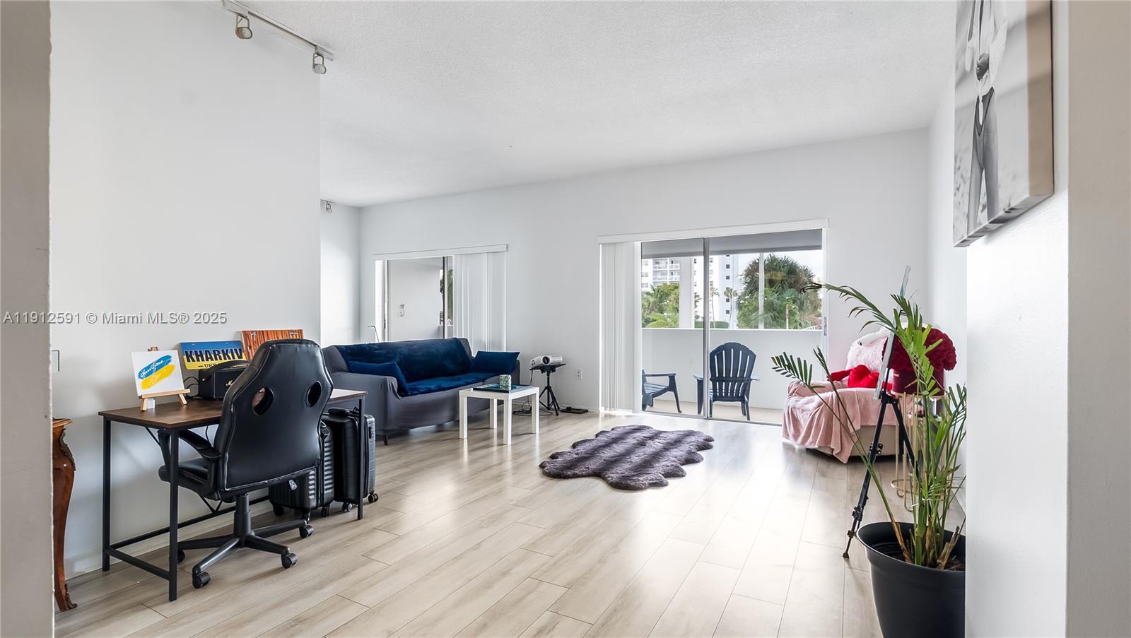 See details 117 0 / 0 598 sq. ft. $ 2025-11-12 0 Photo