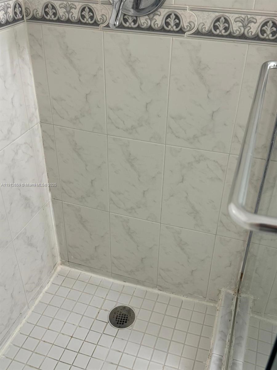 Photo of 851 Three Islands Blvd #509, Hallandale Beach, Florida, 33009 - Shower
