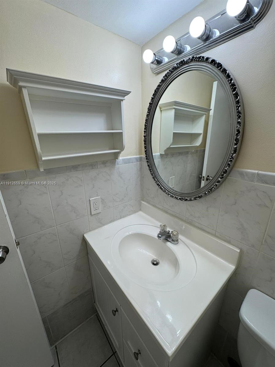 Photo of 851 Three Islands Blvd #509, Hallandale Beach, Florida, 33009 - Bathroom 2
