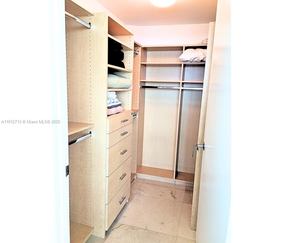 4407 1 / 1 871 sq. ft. $ 2025-11-12 0 foto