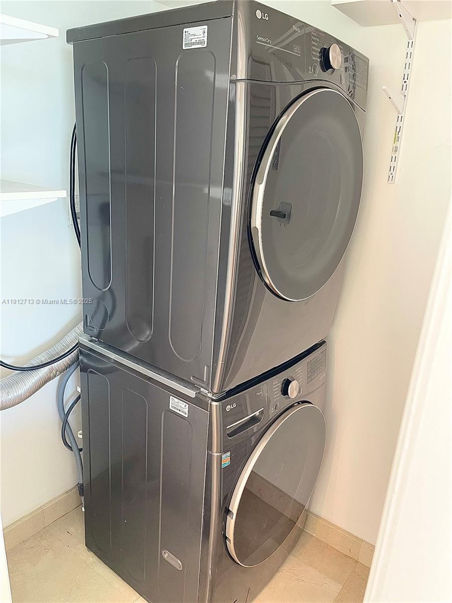 4407 1 / 1 871 sq. ft. $ 2025-11-12 0 foto