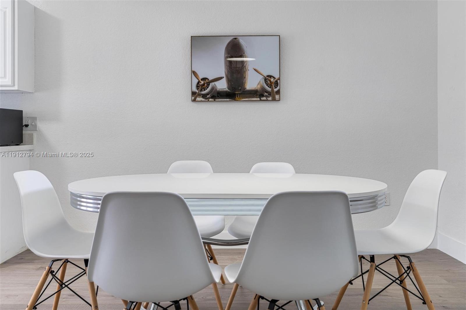 Подробнее / 2878 кв.футов $ 2025-11-12 0 Фото