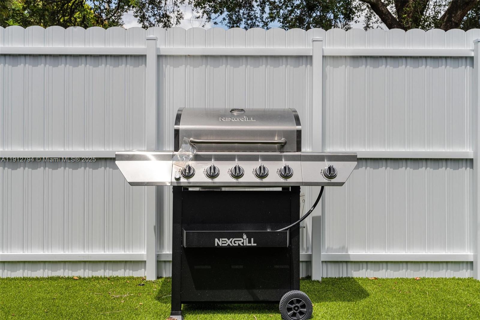 Подробнее / 2878 кв.футов $ 2025-11-12 0 Фото