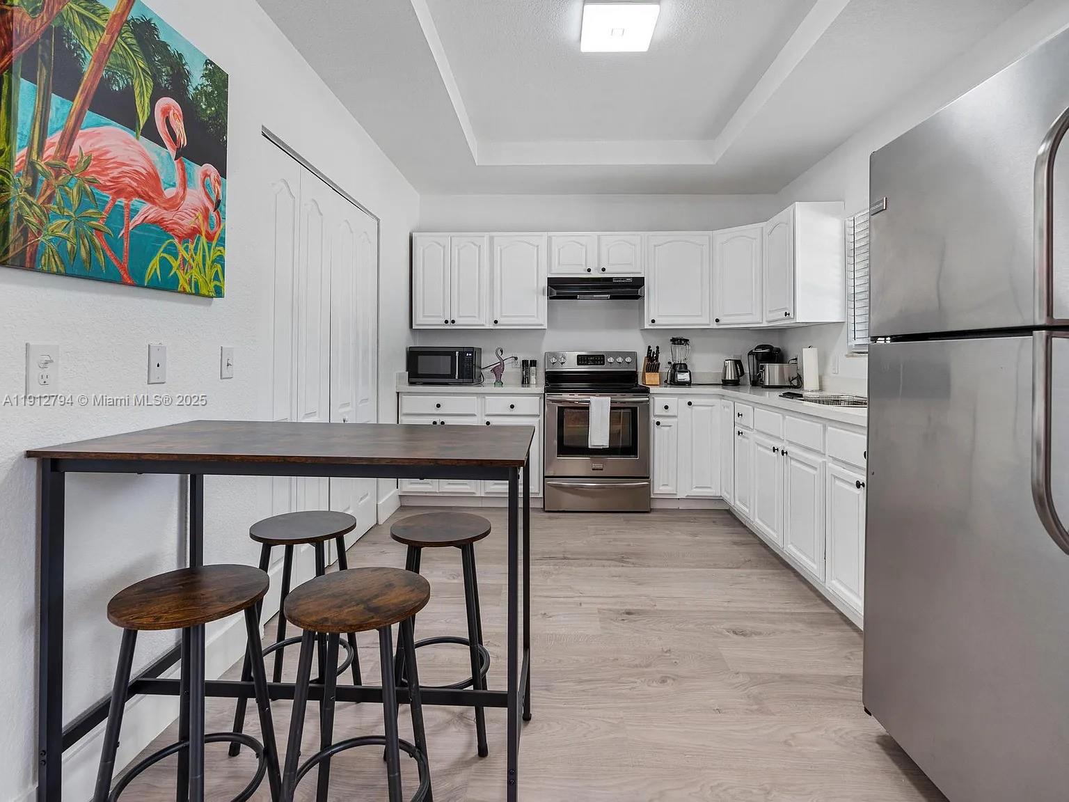 Подробнее / 2878 кв.футов $ 2025-11-12 0 Фото