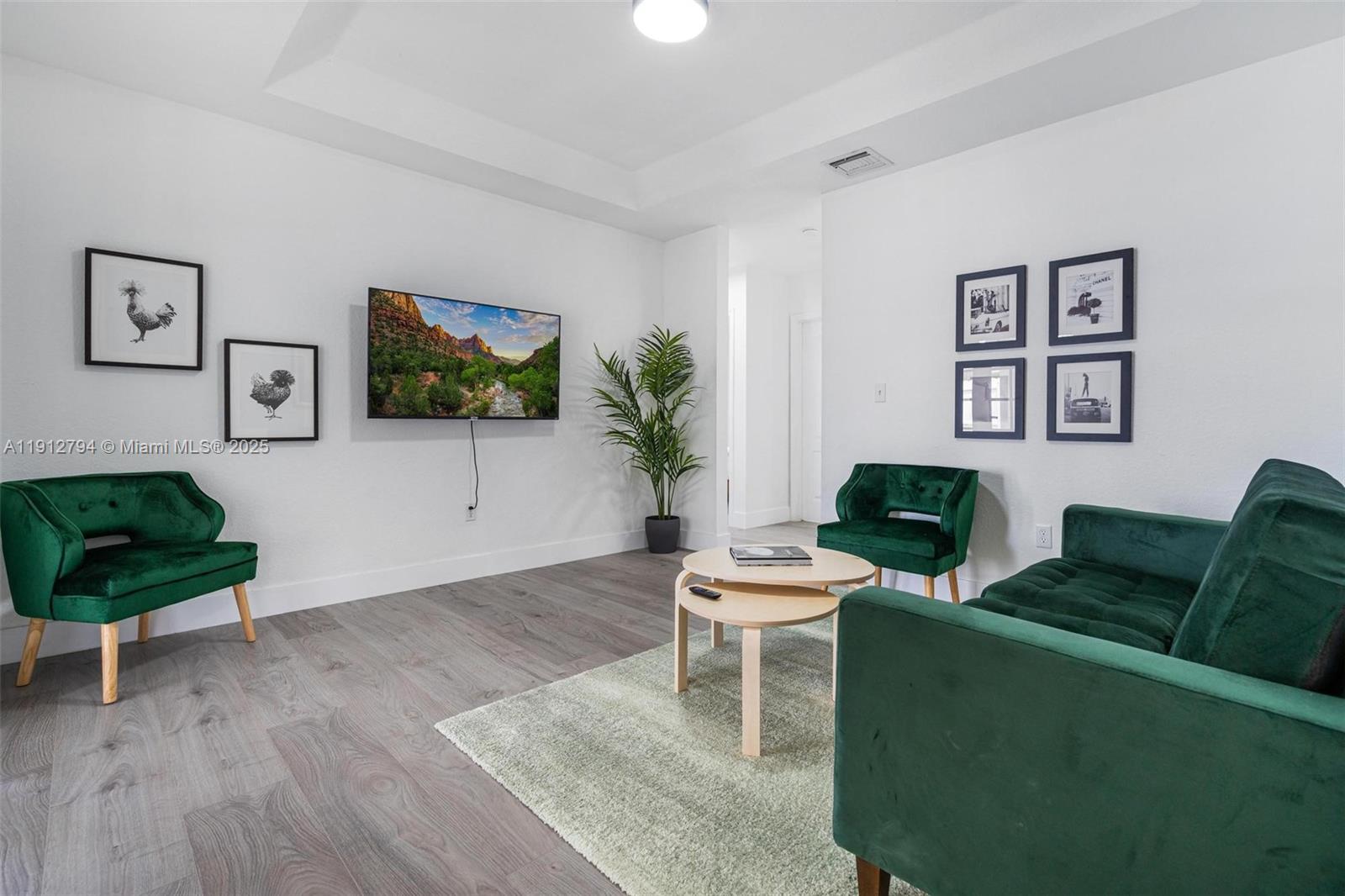 Подробнее / 2878 кв.футов $ 2025-11-12 0 Фото