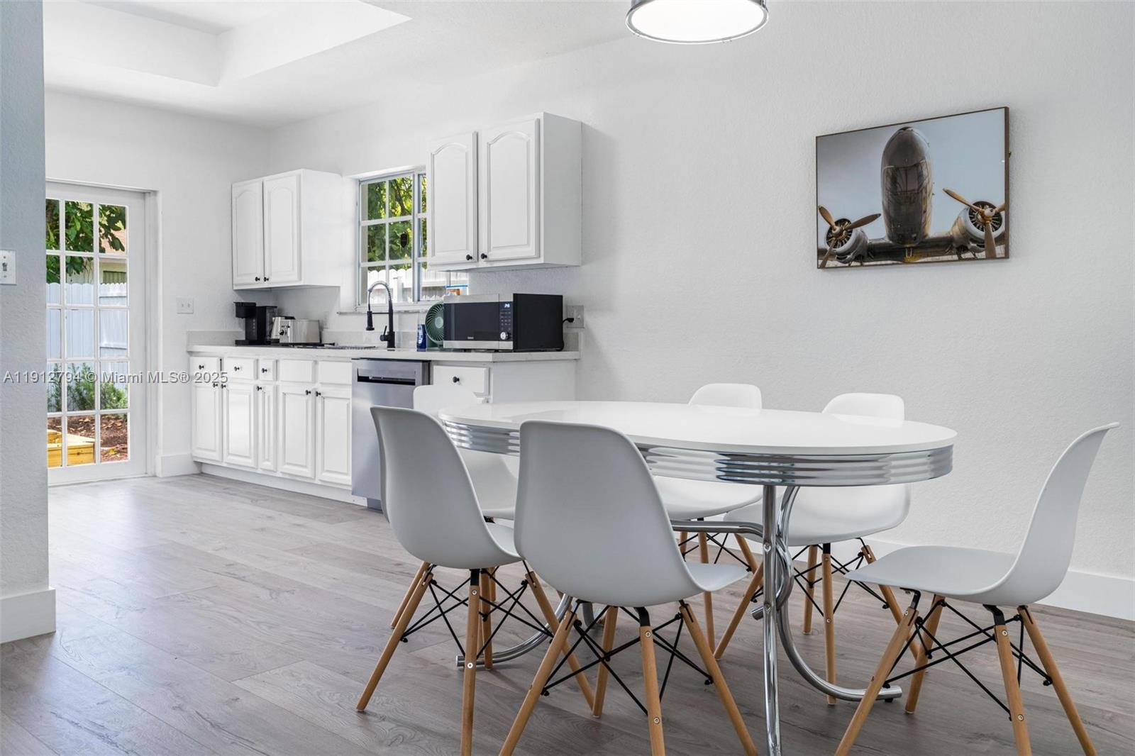 Подробнее / 2878 кв.футов $ 2025-11-12 0 Фото