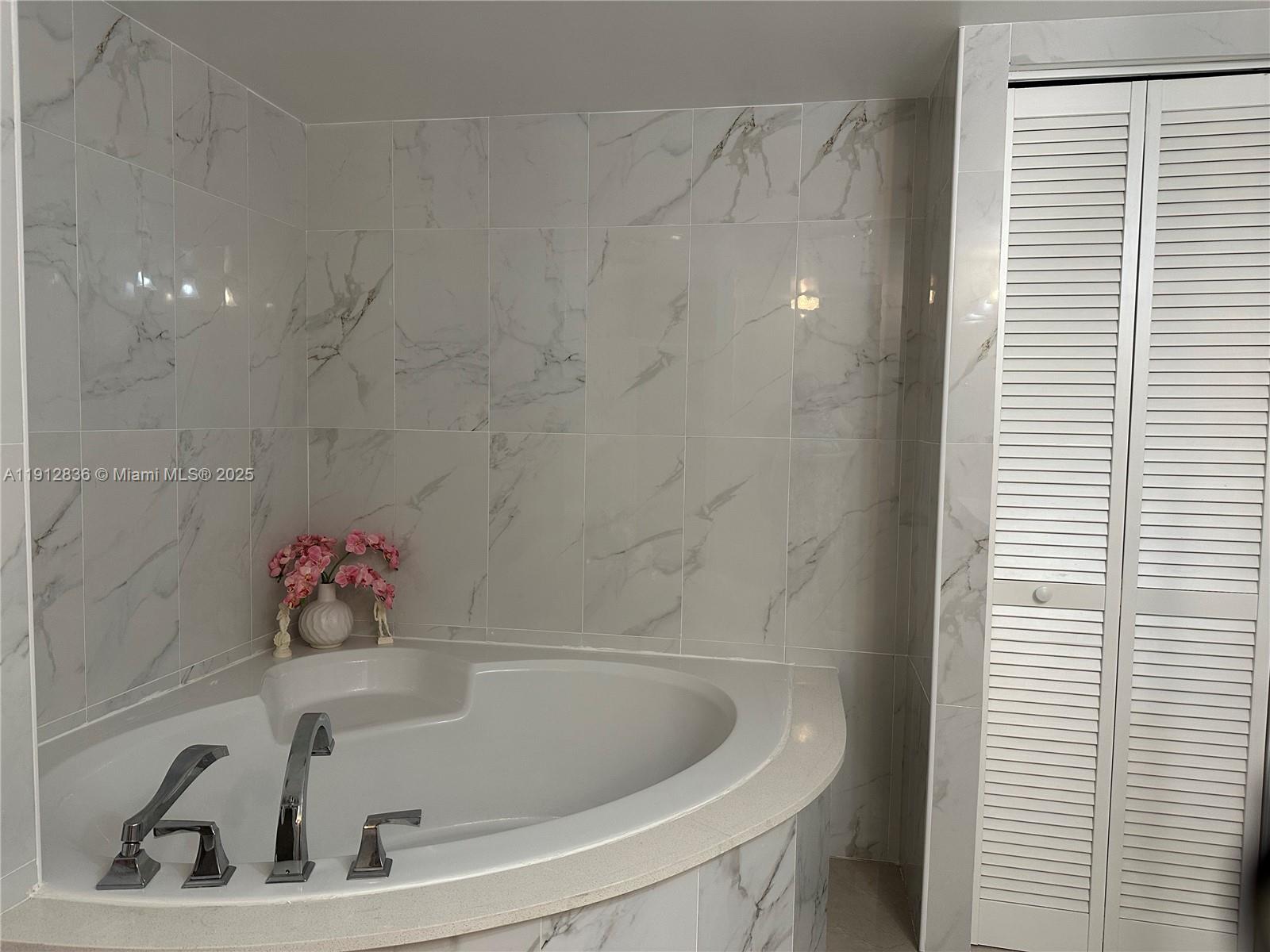 Photo of 1865 Ocean Dr #6H, Hallandale Beach, Florida, 33009 -