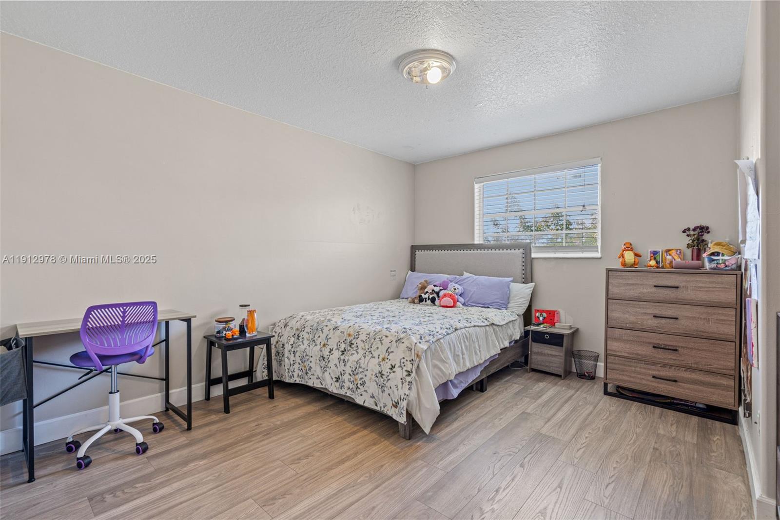 See details 9410 4 / 3 2820 sq. ft. $ 2025-11-12 0 Photo