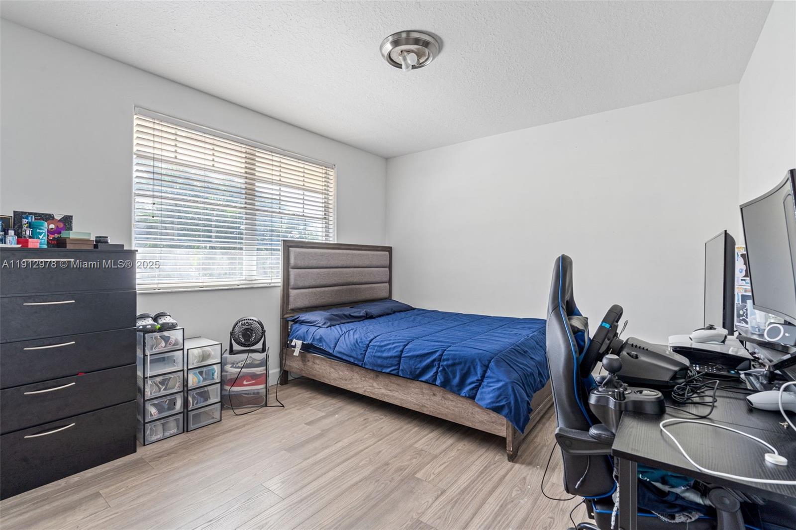 See details 9410 4 / 3 2820 sq. ft. $ 2025-11-12 0 Photo