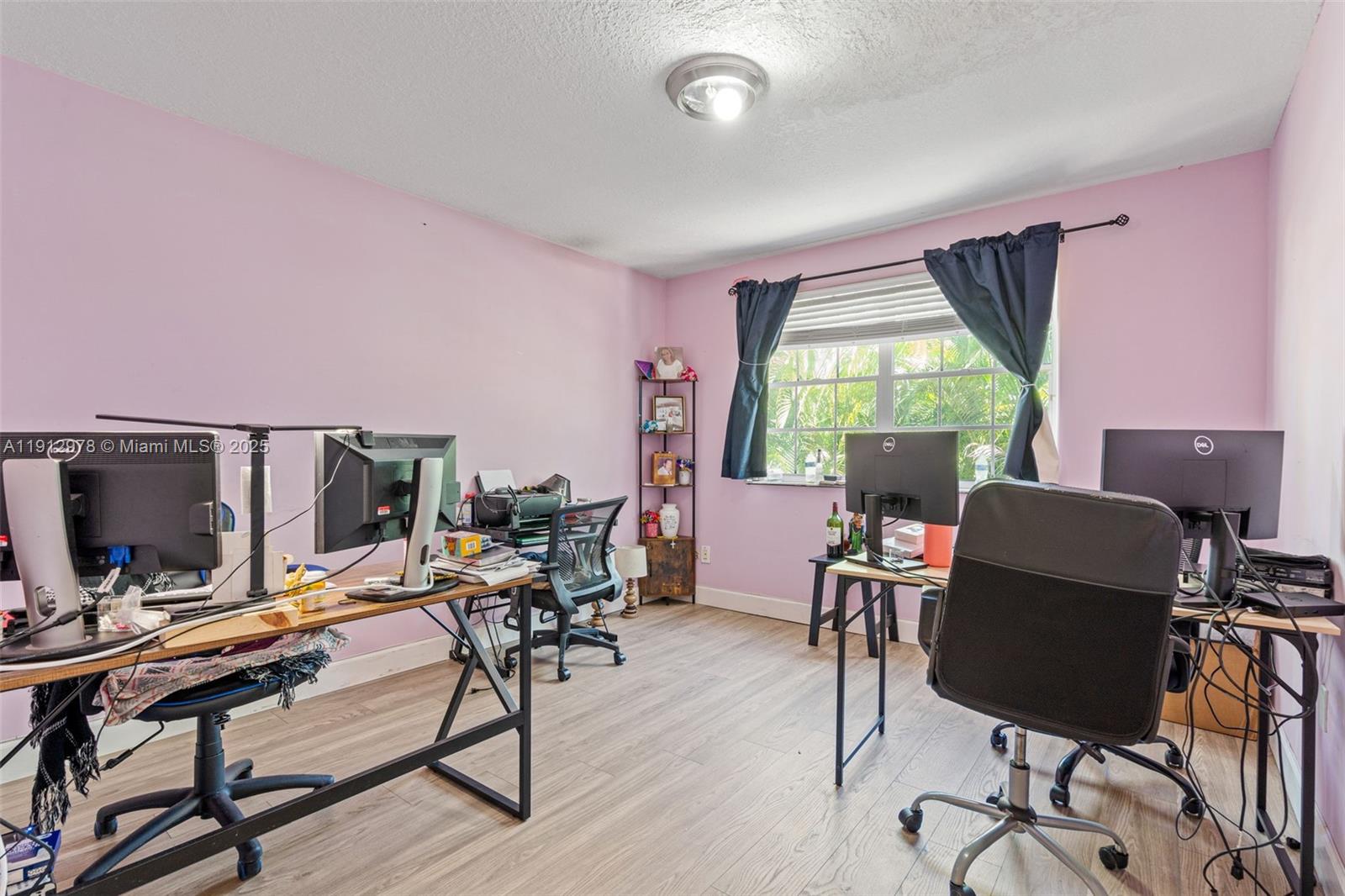 See details 9410 4 / 3 2820 sq. ft. $ 2025-11-12 0 Photo