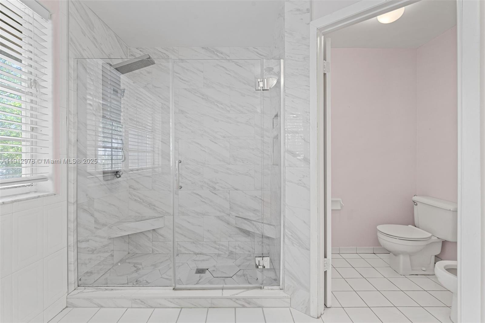 See details 9410 4 / 3 2820 sq. ft. $ 2025-11-12 0 Photo