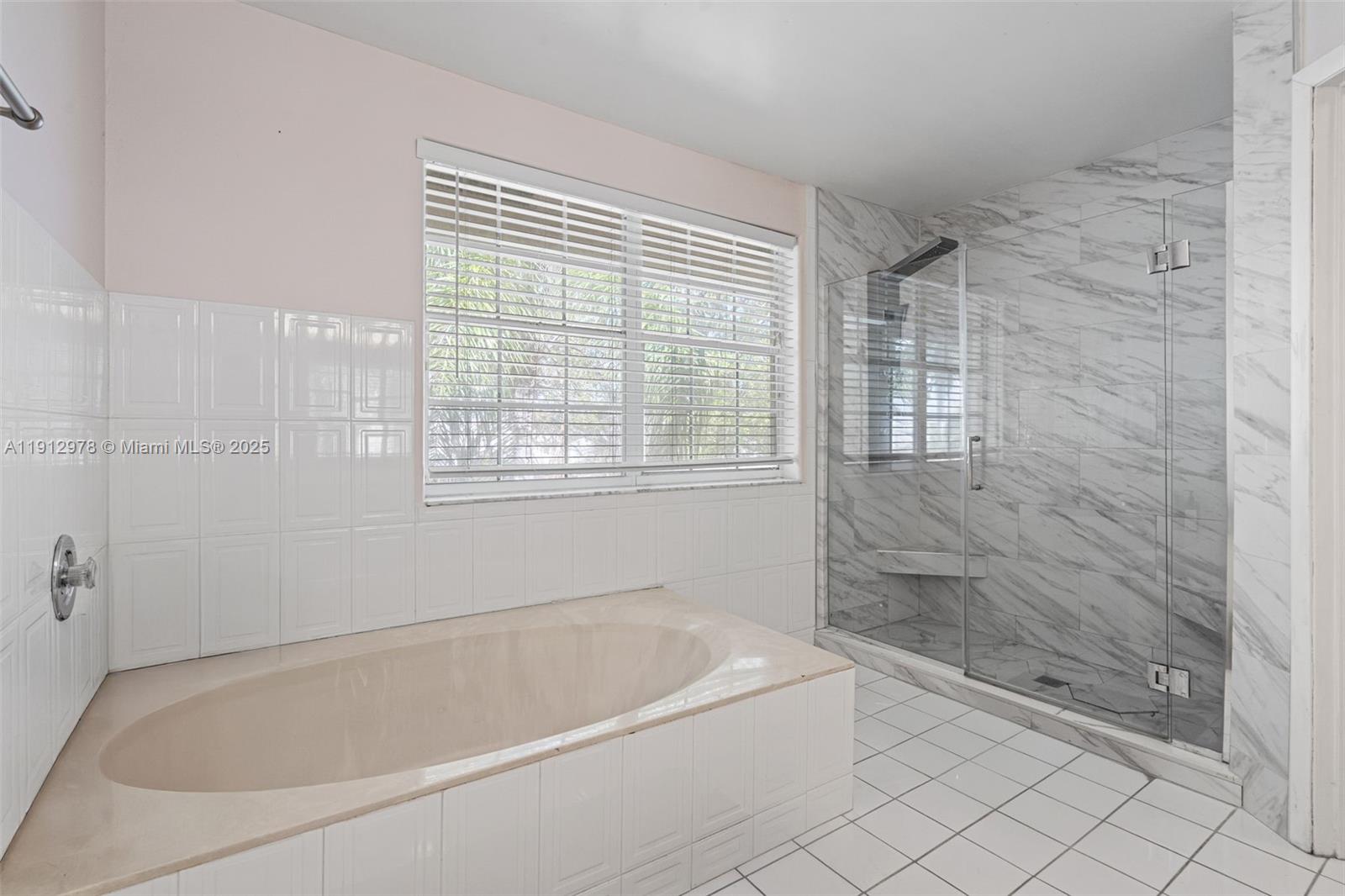 See details 9410 4 / 3 2820 sq. ft. $ 2025-11-12 0 Photo